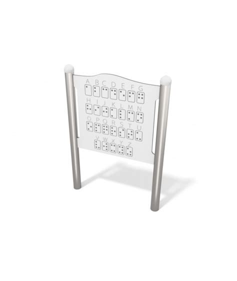 Persona explorando un panel informativo en braille en la Ruta Inclusiva