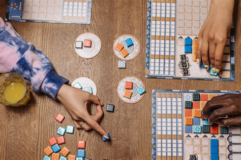 Juegos de mesa y puzles como herramientas de estimulación cognitiva