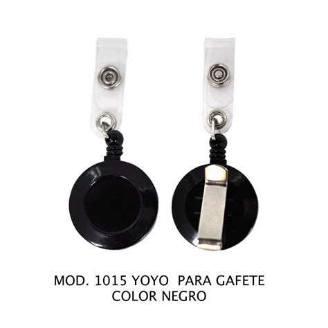 Foto de diferentes accesorios para gafetes infantiles (cordones, clips, yoyos)