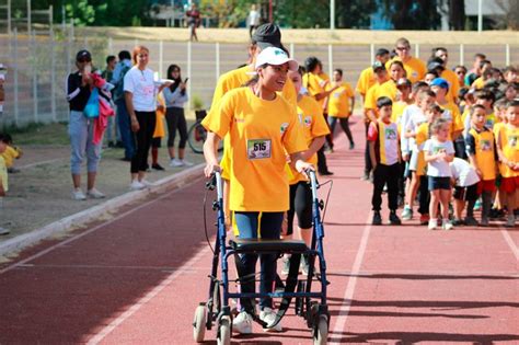Tabla comparativa de logros deportivos de atletas con discapacidad visual.