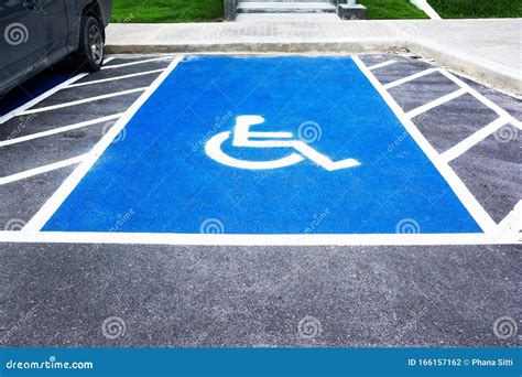 Señalización de estacionamiento para personas con discapacidad