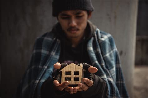 mapa o infografía sobre la falta de vivienda en adultos mayores en EE. UU.