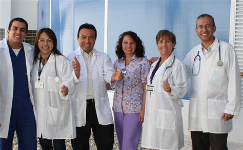 Equipo multidisciplinar de profesionales de la salud geriátrica