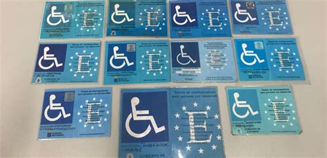 Detalle del reverso de la Tarjeta Europea de Estacionamiento con campos para datos del titular y firmas.