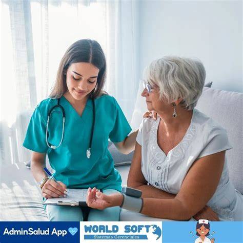 Foto de una enfermera geriátrica interactuando con un adulto mayor en una residencia, sonriendo y prestando atención.