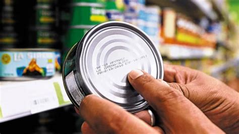 Imagen de productos con fecha de vencimiento caducada encontrados en una residencia