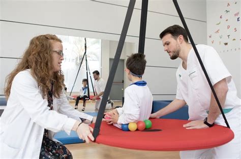 Sesión de terapia de rehabilitación neuropsicológica