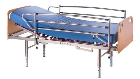 Diseño de una cama articulada con barandillas para personas mayores