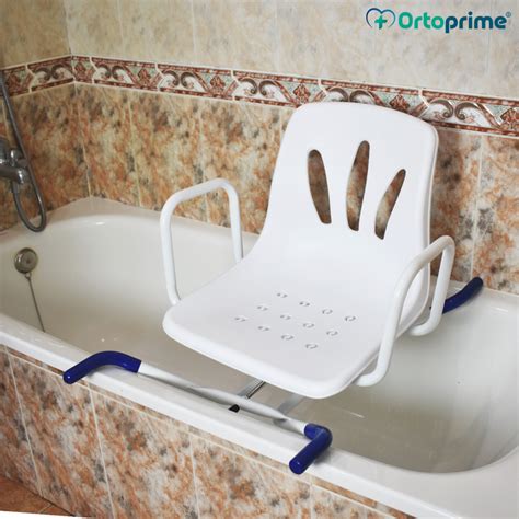 Esquema de funcionamiento de una silla giratoria para bañera: paso a paso de la transferencia segura