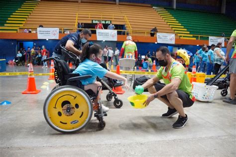 Foto de atletas con discapacidad intelectual participando en eventos de Olimpiadas Especiales