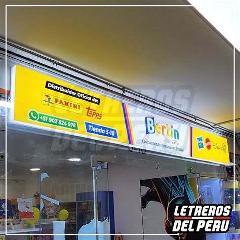 Fachada de un ELEAM con letrero de autorización