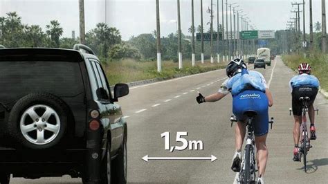 Diagrama de seguridad: Distancia lateral de 1,5 metros al realizar un adelantamiento a un ciclista.