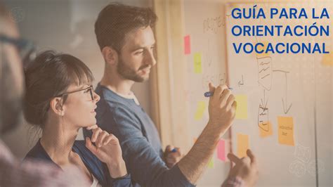 Jóvenes estudiantes participando en actividades de orientación vocacional