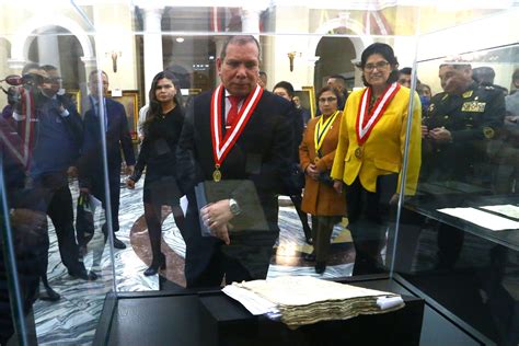 Foto de la ceremonia de lanzamiento del PAT con autoridades y niños