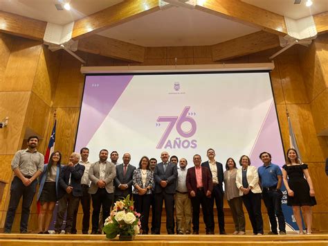 Foto de la ceremonia de lanzamiento del programa de contención psicoemocional en Andacollo con autoridades y adultos mayores