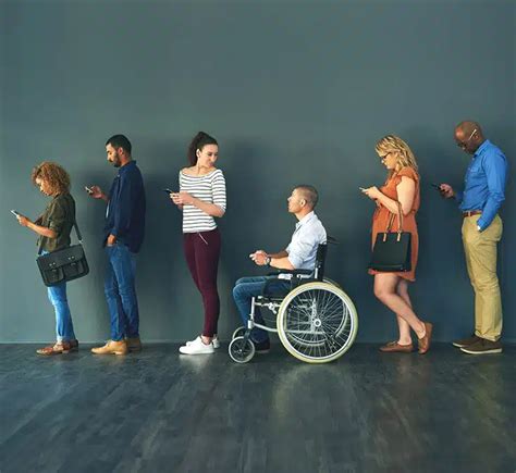 Esquema sobre los pilares de la discriminación por discapacidad: exclusión social, barreras arquitectónicas, sesgos algorítmicos y falta de acceso a la tecnología.