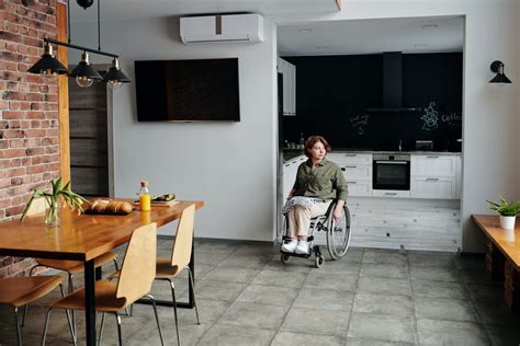 Esquema de una casa adaptada para personas mayores con indicaciones de accesibilidad