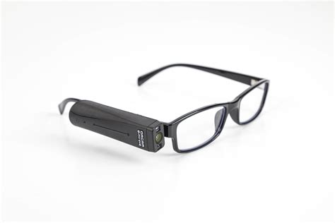 Dos gafas con sus correspondientes dispositivos OrCam MyEye