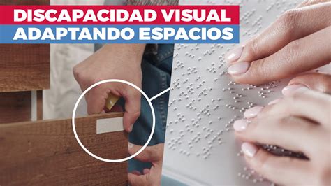 Infografía mostrando diferentes tipos de materiales accesibles para estudiantes con discapacidad visual (braille, audiolibros, mapas táctiles)