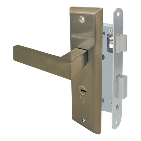 Ejemplo de cerradura horizontal ergonómica