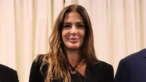 Fotografía de la jueza Mónica Jeldres, resaltando su rol en el 