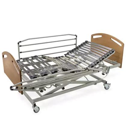Cama articulada con barandillas y mesita de noche adaptada