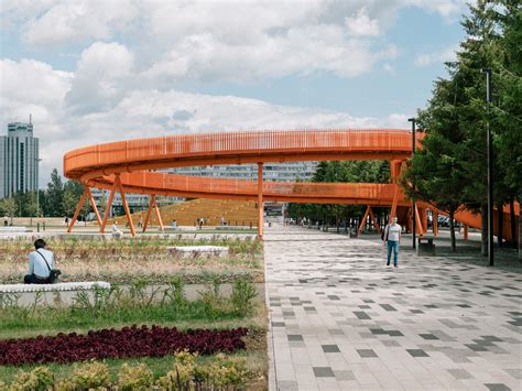 Plaza Azatlyk con diseño imaginativo