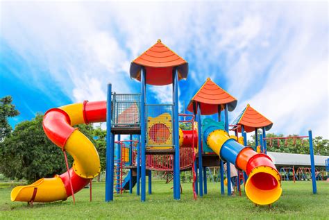 Parque Fresnillo con juegos integrados e iluminación