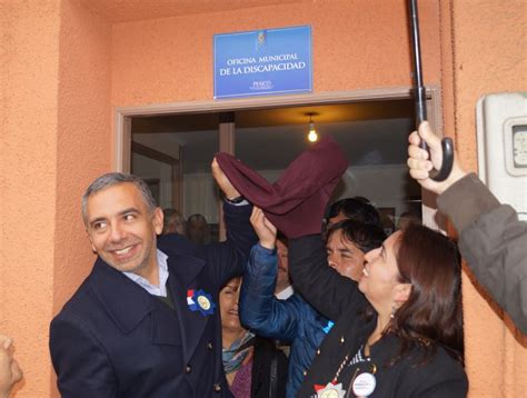 Fotografía de la oficina de discapacidad de Penco y representantes locales en una jornada de trabajo comunitario.