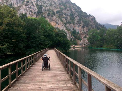 Esquema de las rutas accesibles y ubicación de las plataformas de visión en el recinto del festival