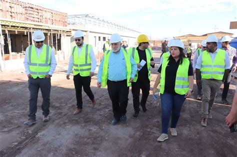 Fotografía de la visita de autoridades regionales a las obras de construcción del ELEAM de San Ignacio