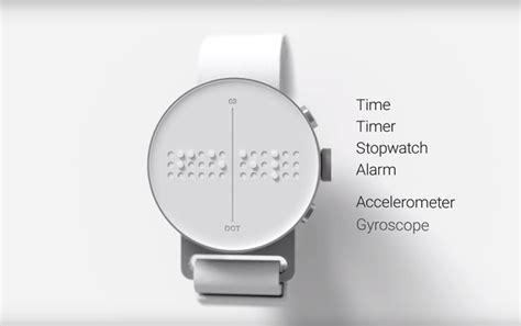 Fotografía de un reloj inteligente Braille en uso