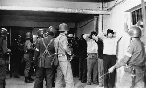 Fotografía de detenidos políticos en Chile durante la dictadura