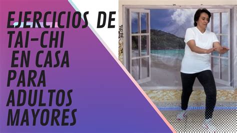Infografía mostrando ejemplos de ejercicios para adultos mayores: caminata, natación, tai chi, levantamiento de pesas ligeras.