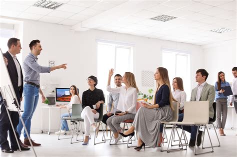 Foto de personas participando en un programa de capacitación para la inclusión laboral