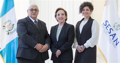 Foto de representantes de organizaciones de discapacidad y autoridades en un evento de inclusión en La Serena