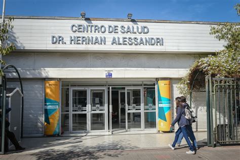 Fotografía exterior de un Cesfam en Los Ángeles