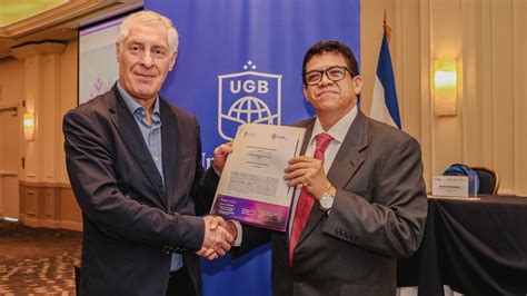 Foto de la firma de convenio entre JUNJI y Senadis en Magallanes