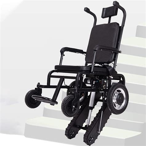 Esquema de funcionamiento de una oruga salvaescaleras acoplada a una silla de ruedas subiendo una escalera