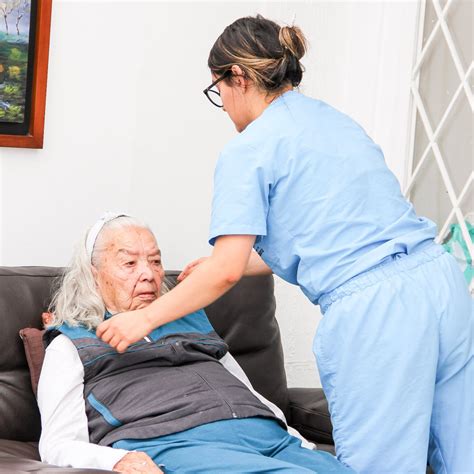 Esquema de las necesidades de cuidado para adultos mayores con movilidad reducida