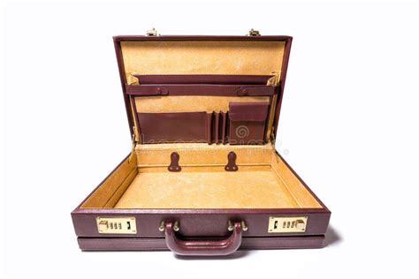 Imagen de un maletín médico abierto, mostrando instrumentos básicos de diagnóstico y material de curación.