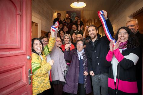 Foto de la inauguración de la Casa de Personas Mayores en Puerto Varas con autoridades y adultos mayores