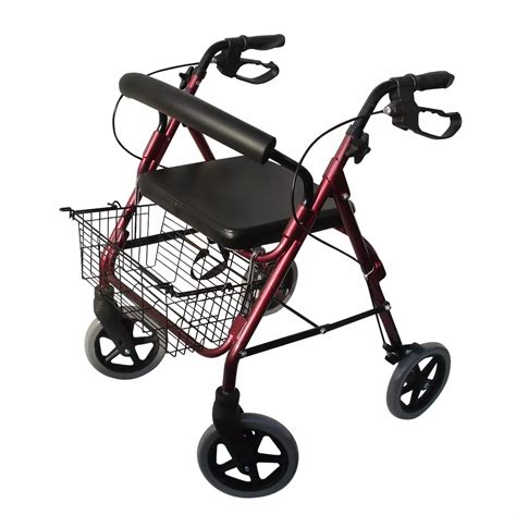 Detalle de las ruedas con freno y el canasto del andador