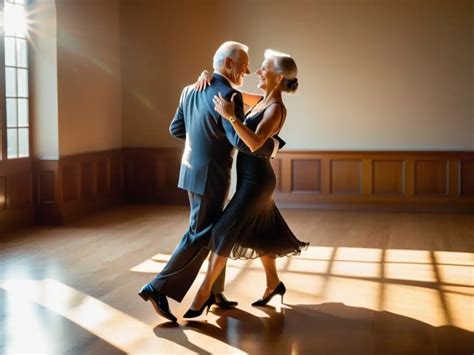 Pareja de adultos mayores bailando tango