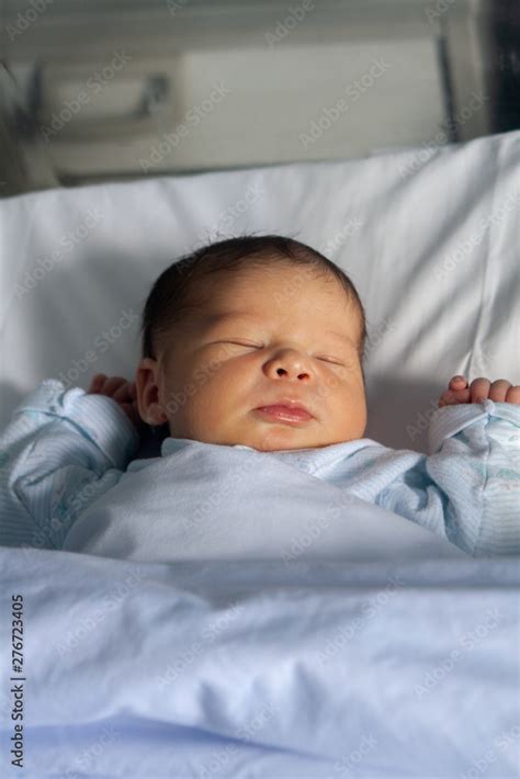 bebé recién nacido dormido