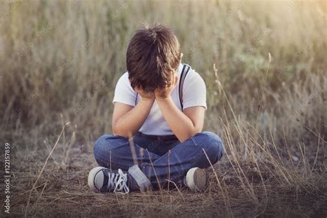 niño llorando desconsolado
