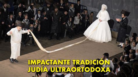 Ilustración de una antigua celebración judía con sonidos de cuernos y gente reunida