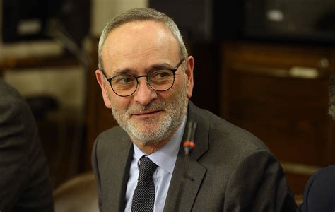 Esquema que muestra la estr<h1>La denuncia de René Saffirio sobre el informe de la PDI en el Sename</h1><p>La situación del Servicio Nacional de Menores (Sename) en Chile ha sido un tema recurrente en la agenda pública, especialmente por las graves vulneraciones de derechos que han ocurrido en sus centros. A pesar del eslogan 