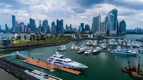 Collage de fotos de los mejores lugares para vivir en Panamá