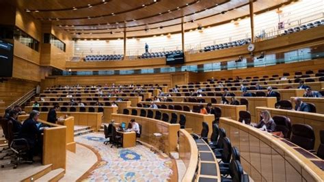 Fotografía de un senado o asamblea en sesión